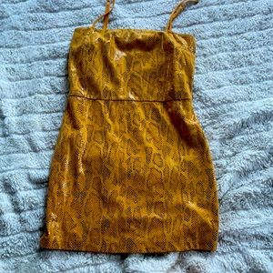 Yellow snakeskin like print